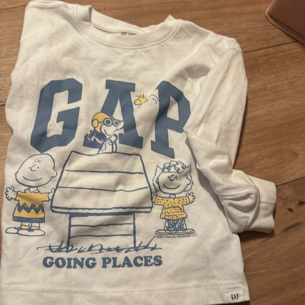 White long sleeve gap peanuts snoopy great condition no stains